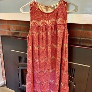 JUNIOR’S SPEECHLESS-MAUVE LACE SCALLOPED DRESS